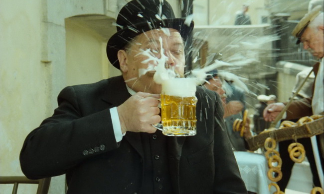 adela kadr z filmu resize